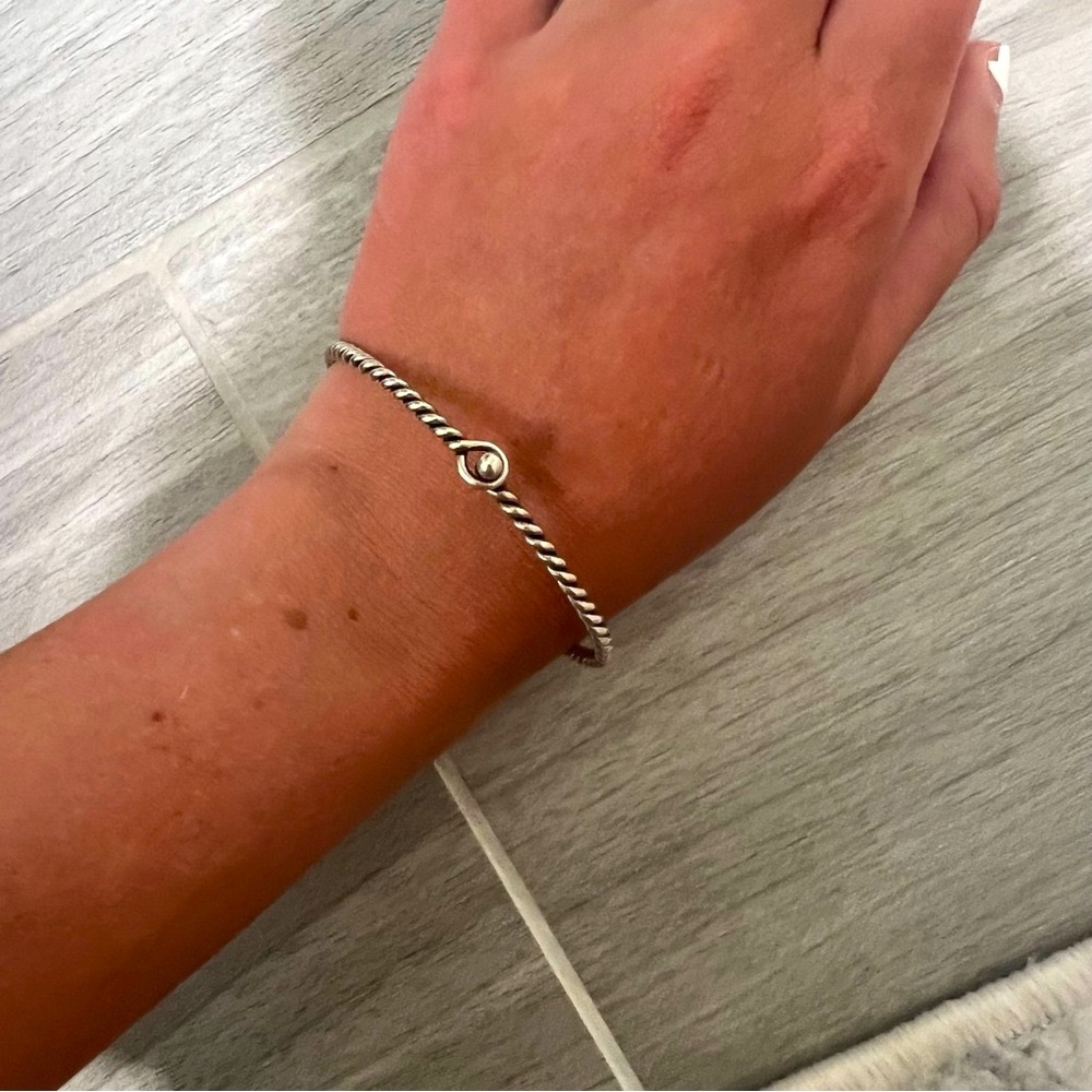 James Avery Twisted Wire Cable Hook On Sterling Silver Bangle Charm Bracelet! - Picture 5 of 6